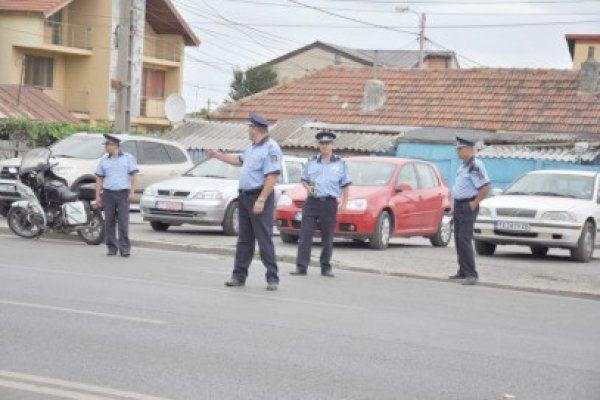 Razie: poliţiştii de la Secţia 4 au luat la 
